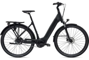 Giant-DAILYTOUR-E-2-LDS-Deep-Entry-City-E-Bike-2023-black-matt-gloss-1.jpg